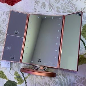 Pink trifold mirror